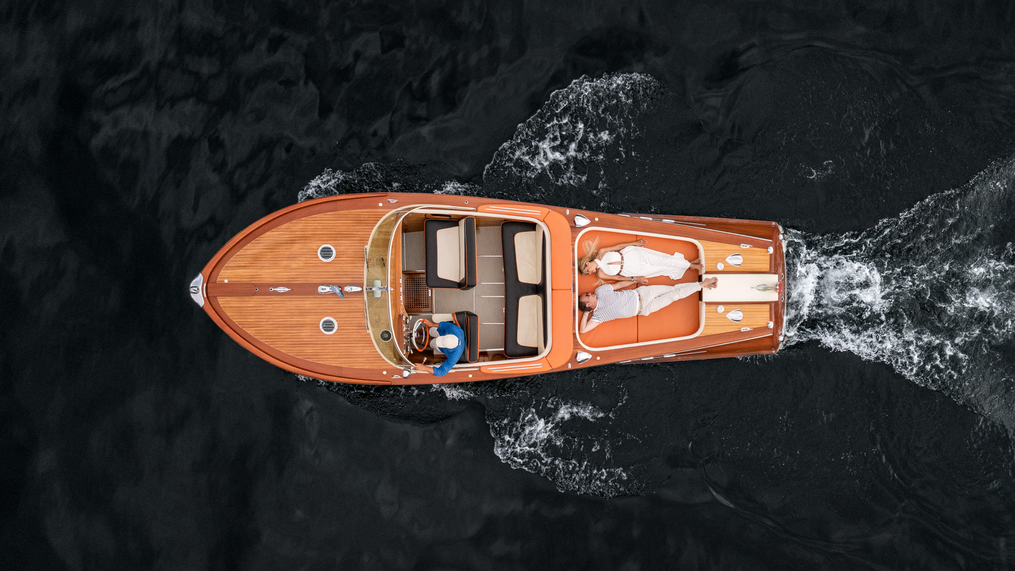 Couple photo shoot lake Como, Villa del Balbianello